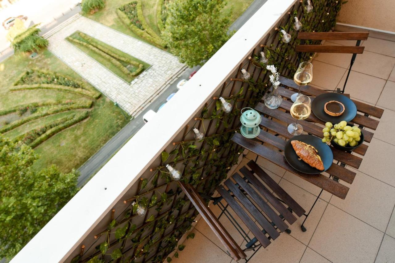 Апартаменты Spectacular Views & Modern Comfort: Your Dream Duplex In Central Бухарест Экстерьер фото
